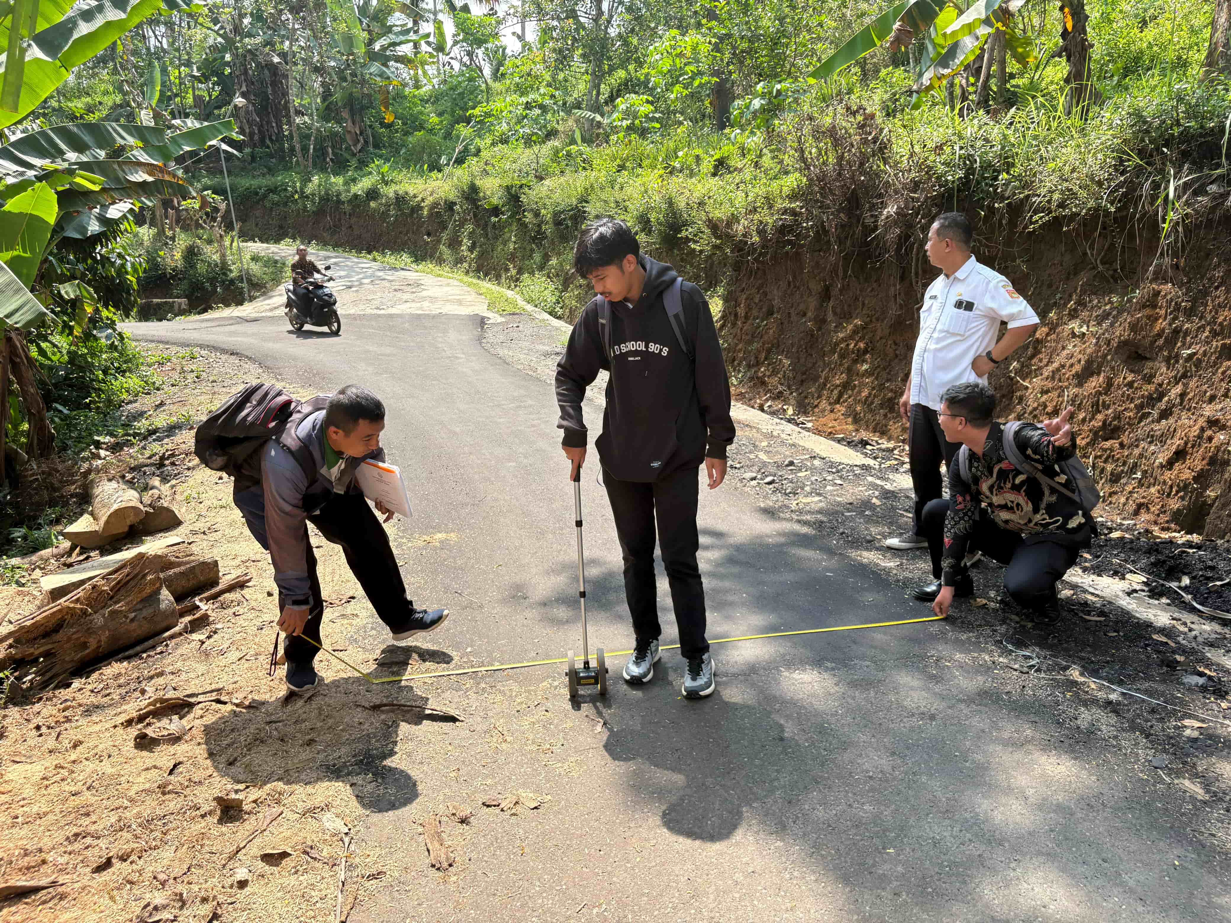 monitoring-dan-evaluasi-monev-terhadap-bantuan-keuangan-bankeu-desa-kemiriombo-tahun-2025